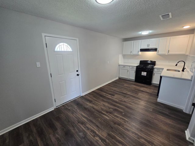 6500 Medford Ln, North Little Rock, AR 72117