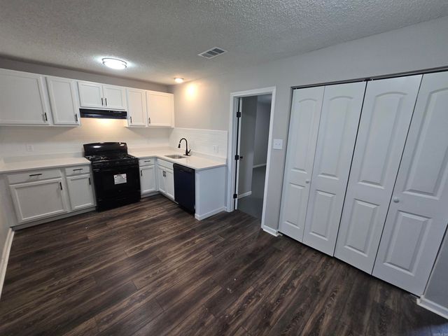 6500 Medford Ln, North Little Rock, AR 72117