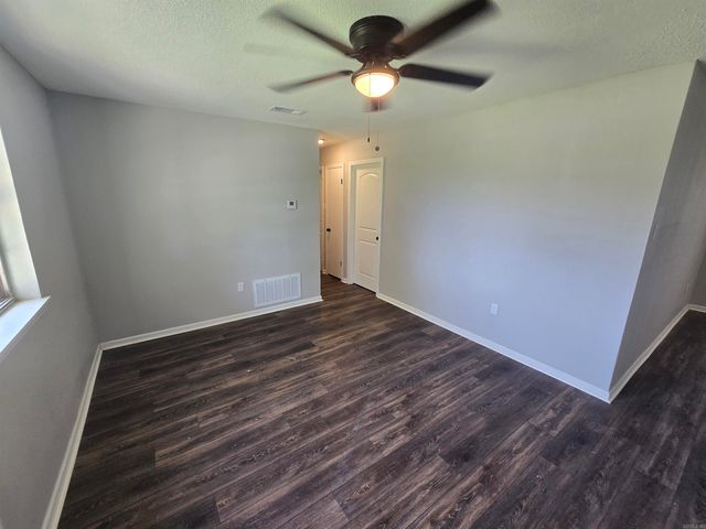 6500 Medford Ln, North Little Rock, AR 72117