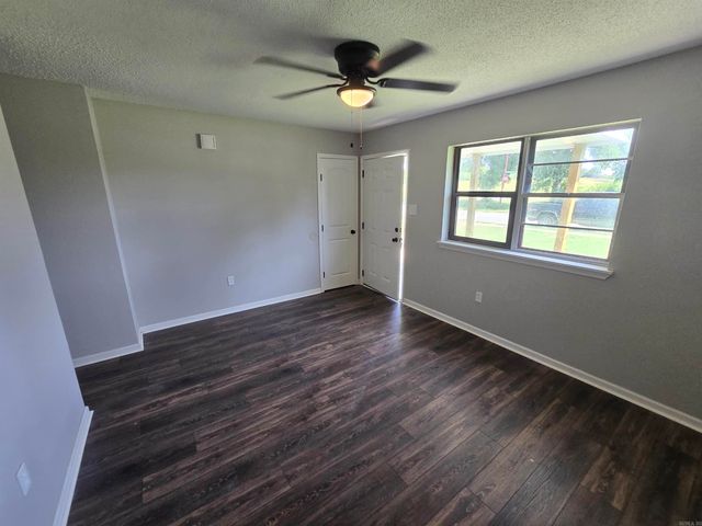 6500 Medford Ln, North Little Rock, AR 72117