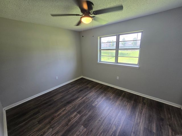 6500 Medford Ln, North Little Rock, AR 72117