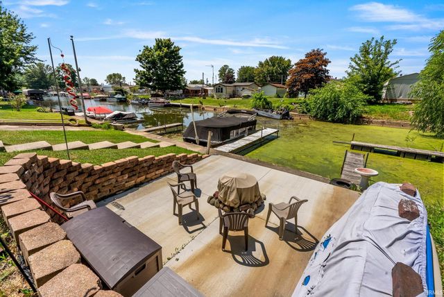 11 Ems B6a Lane, Leesburg, IN 46538