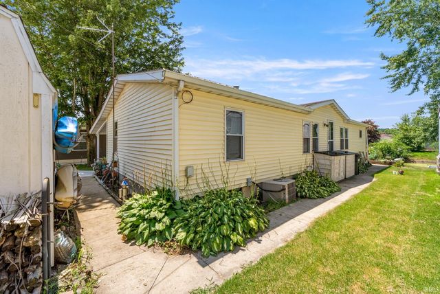 11 Ems B6a Lane, Leesburg, IN 46538