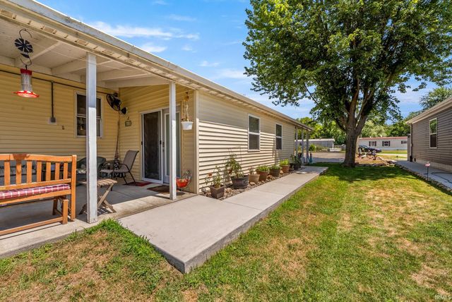 11 Ems B6a Lane, Leesburg, IN 46538