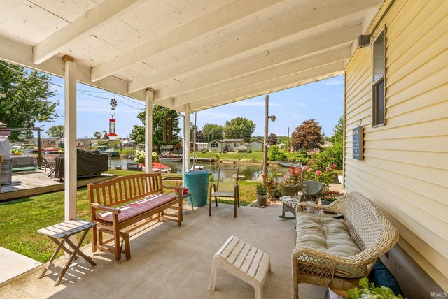 11 Ems B6a Lane, Leesburg, IN 46538