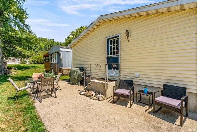 11 Ems B6a Lane, Leesburg, IN 46538