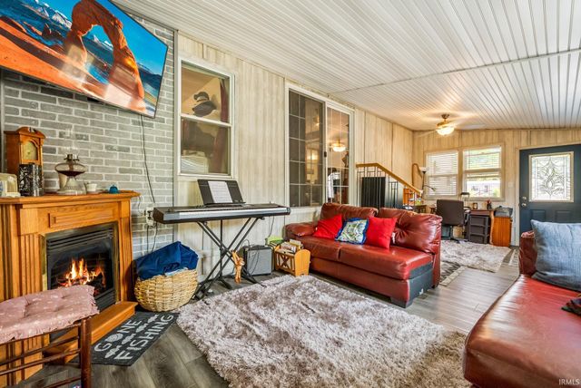 11 Ems B6a Lane, Leesburg, IN 46538