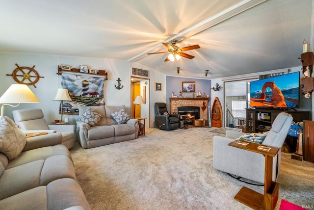 11 Ems B6a Lane, Leesburg, IN 46538