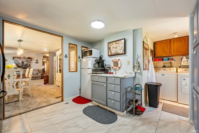 11 Ems B6a Lane, Leesburg, IN 46538