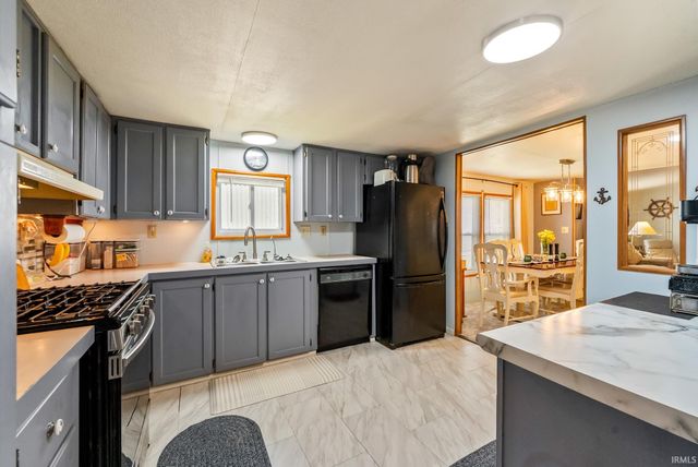 11 Ems B6a Lane, Leesburg, IN 46538