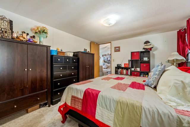 11 Ems B6a Lane, Leesburg, IN 46538