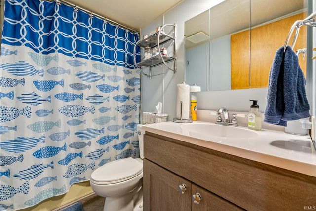 11 Ems B6a Lane, Leesburg, IN 46538