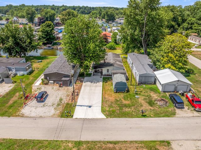 11 Ems B6a Lane, Leesburg, IN 46538