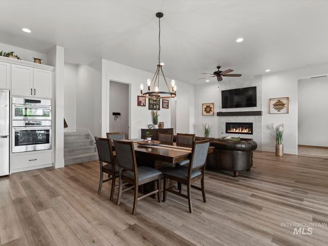 6278 Chateau Ct, Star, ID 83669