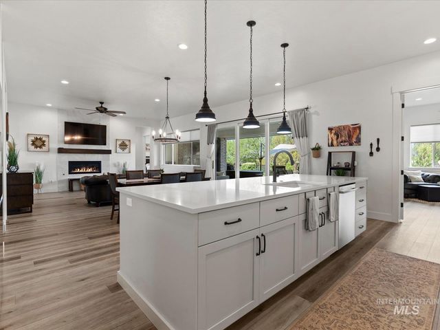 6278 Chateau Ct, Star, ID 83669