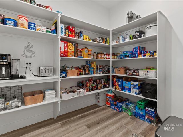 6278 Chateau Ct, Star, ID 83669