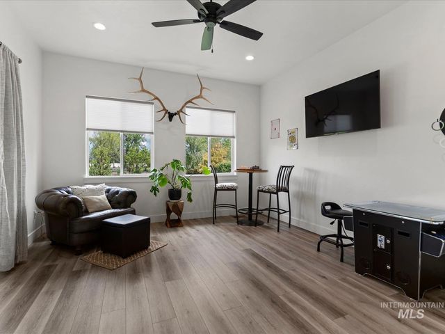 6278 Chateau Ct, Star, ID 83669