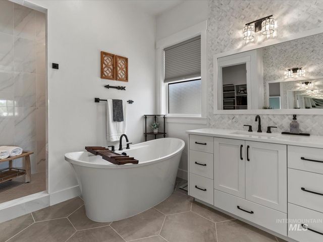 6278 Chateau Ct, Star, ID 83669