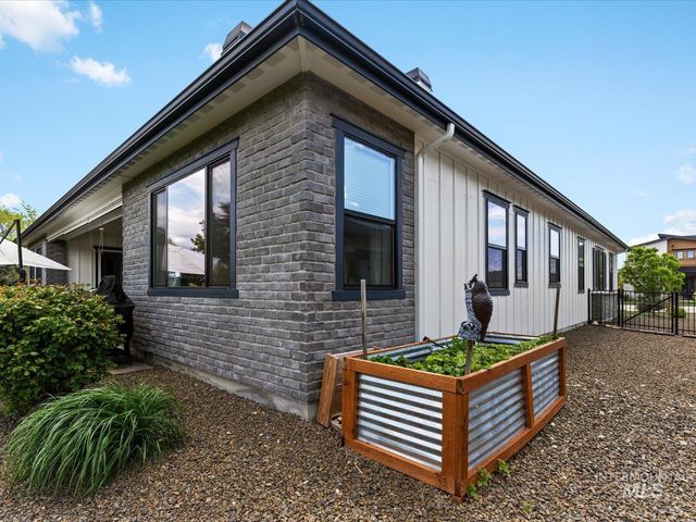 6278 Chateau Ct, Star, ID 83669