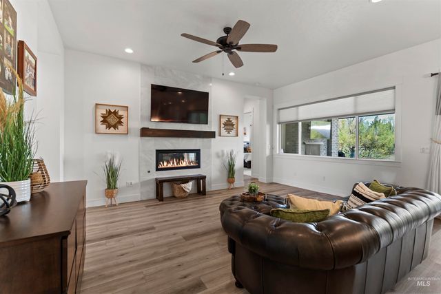 6278 Chateau Ct, Star, ID 83669