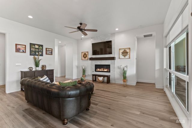 6278 Chateau Ct, Star, ID 83669