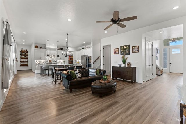 6278 Chateau Ct, Star, ID 83669