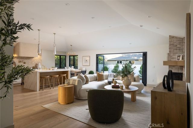 2608 Fairway, Costa Mesa, CA 92627