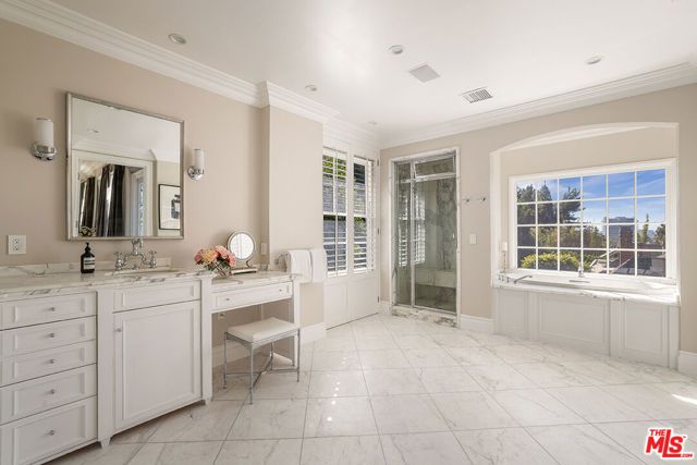 1460 N Doheny Drive, Los Angeles, CA 90069