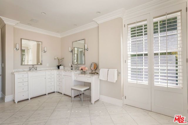 1460 N Doheny Drive, Los Angeles, CA 90069