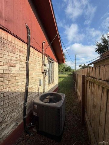 622 E Fannin Avenue, Alamo, TX 78516