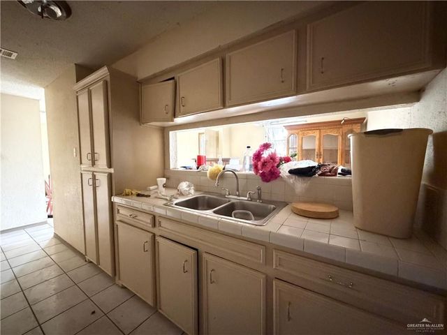 622 E Fannin Avenue, Alamo, TX 78516