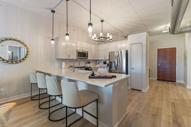 450 VILLAGE CENTER Drive 210, Burr Ridge, IL 60527