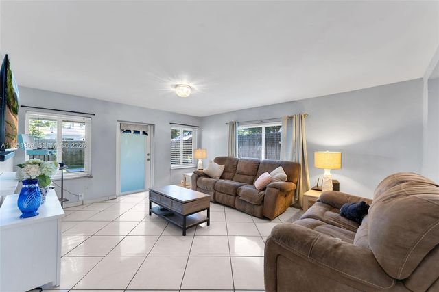 120 NW 52nd Ct, Oakland Park, FL 33309