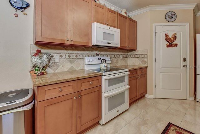 831 OAK HOLLOW LOOP, Deland, FL 32724