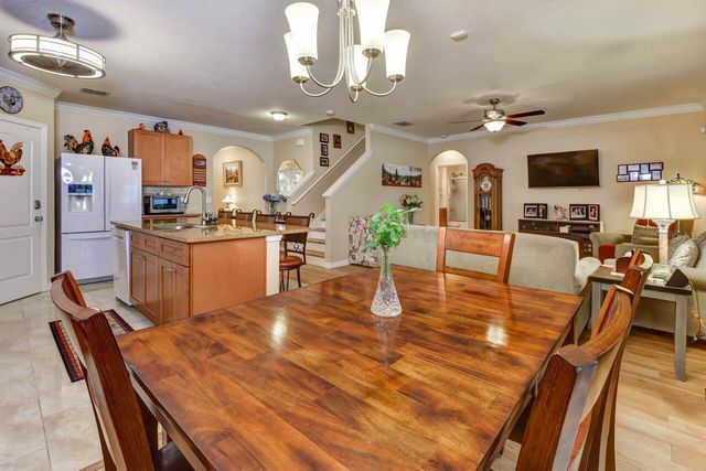 831 OAK HOLLOW LOOP, Deland, FL 32724