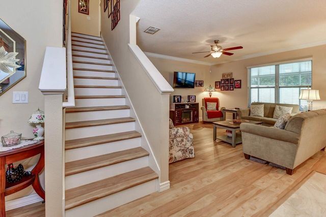 831 OAK HOLLOW LOOP, Deland, FL 32724