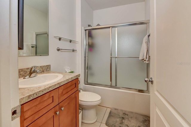 831 OAK HOLLOW LOOP, Deland, FL 32724