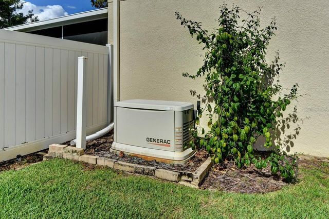 831 OAK HOLLOW LOOP, Deland, FL 32724