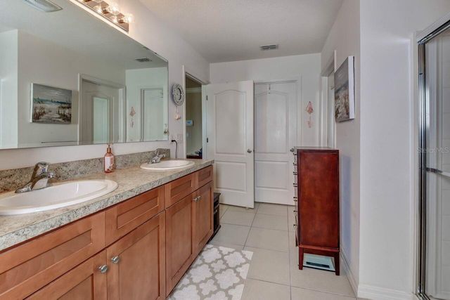 831 OAK HOLLOW LOOP, Deland, FL 32724