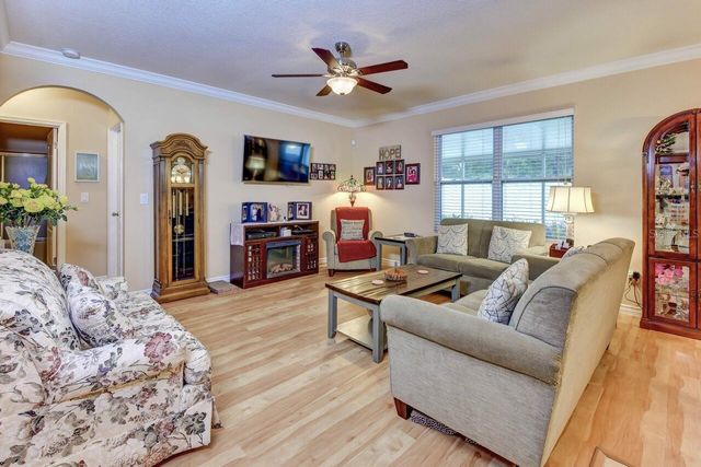 831 OAK HOLLOW LOOP, Deland, FL 32724