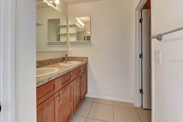 831 OAK HOLLOW LOOP, Deland, FL 32724