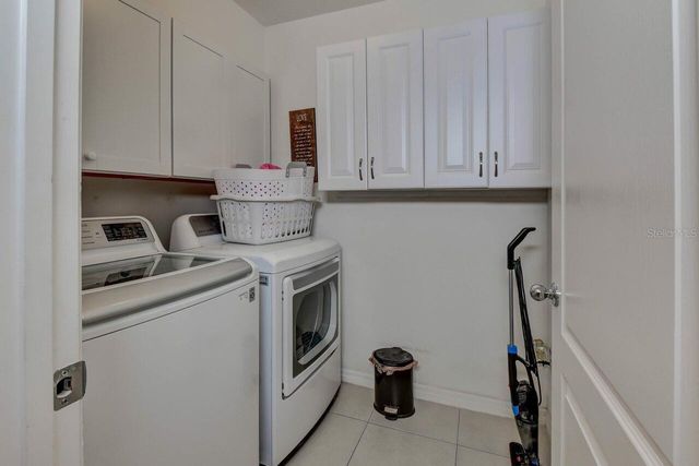 831 OAK HOLLOW LOOP, Deland, FL 32724