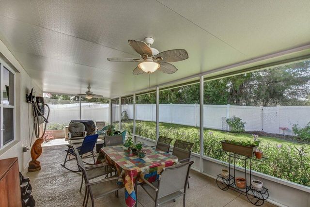 831 OAK HOLLOW LOOP, Deland, FL 32724