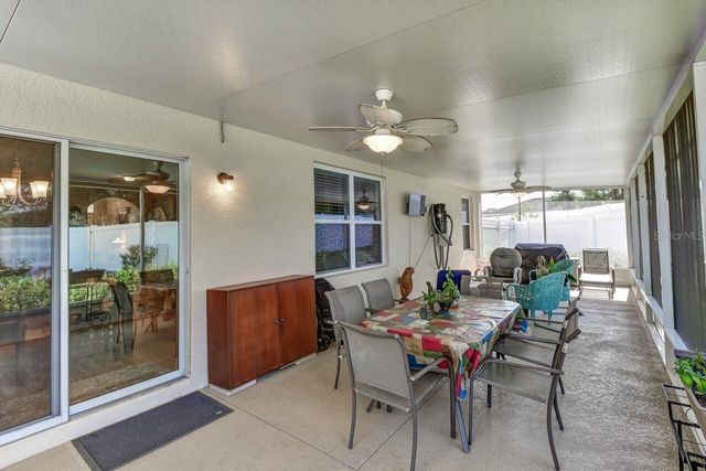 831 OAK HOLLOW LOOP, Deland, FL 32724