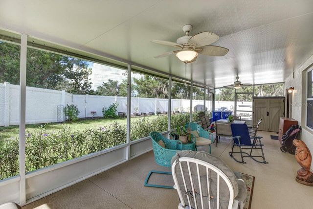 831 OAK HOLLOW LOOP, Deland, FL 32724