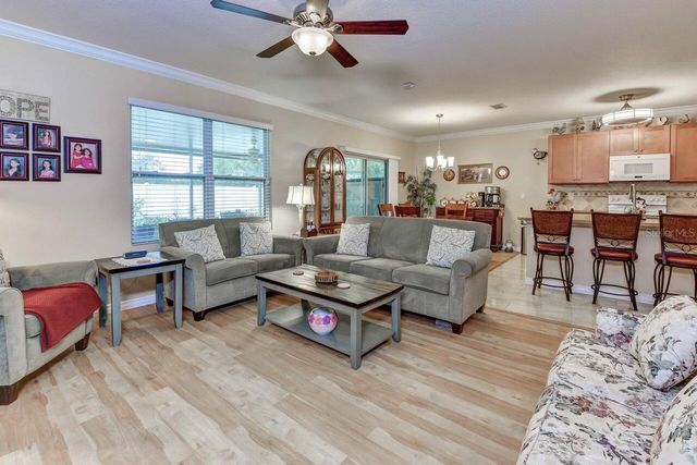 831 OAK HOLLOW LOOP, Deland, FL 32724