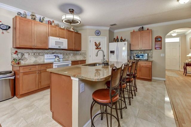 831 OAK HOLLOW LOOP, Deland, FL 32724