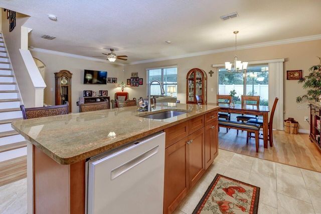 831 OAK HOLLOW LOOP, Deland, FL 32724