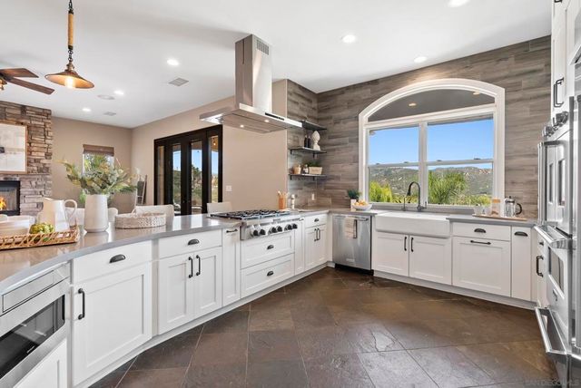 1101 Sierra Linda, Escondido, CA 92025