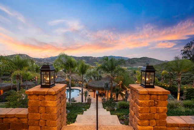 1101 Sierra Linda, Escondido, CA 92025